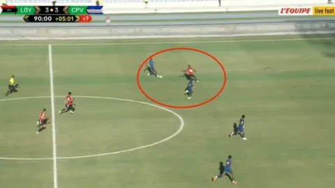 勒沃库森主场以3-0击败拜仁，领先优势扩大至5分