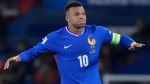 香港壁球公开赛：埃及名将击败队友夺冠情绪高涨，高喊：我爱香港！